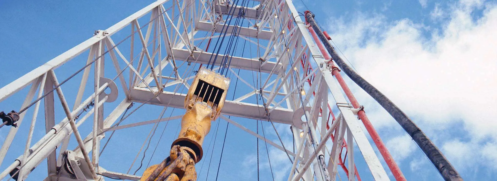 structure holding a well drilling rig