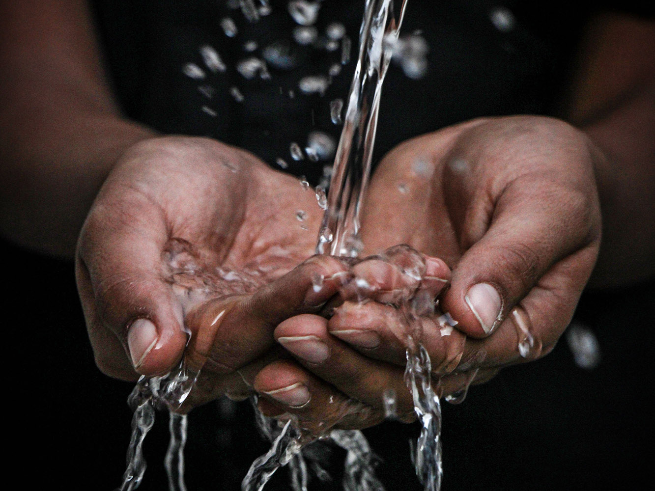 Researchers working to purify drinking water in developing countries Researchers working to purify drinking water in developing countries