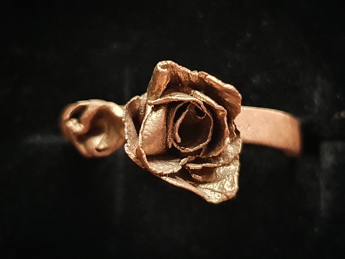 Copper ring shaped like a rose
