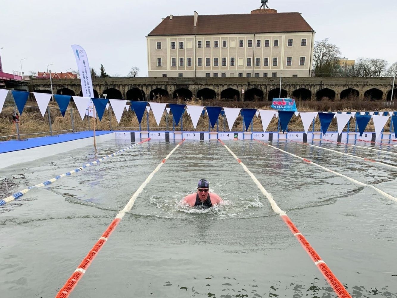 Alumni Jennifer Laffan taking part in a swimming competition