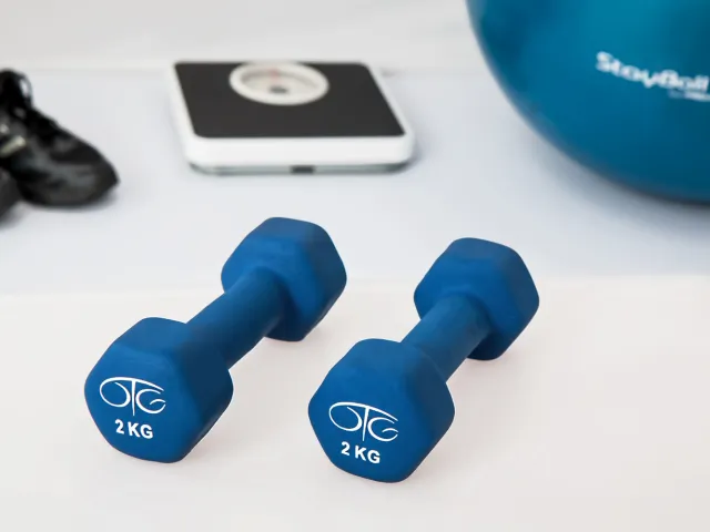 a set of 2kg dumbells