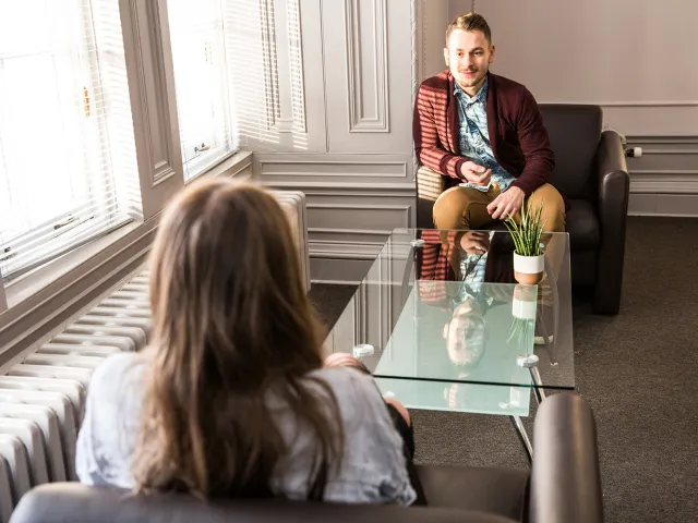 two people having a one to one discussion