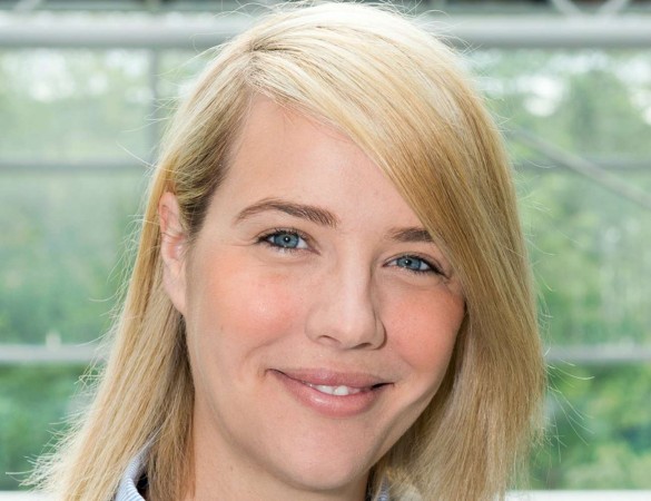 Dr. Amy Robertson Dr. Amy Robertson