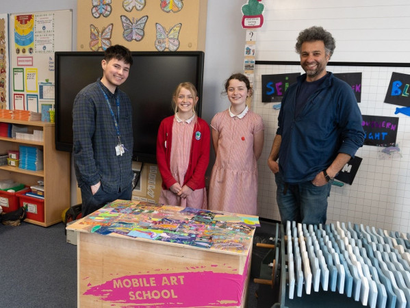 Gray's Mobile Art School visit Victoria Park Primary School in Dundee with Rae Downie from Gray's and Scottish artist Michael Visocchi Gray's Mobile Art School visit Victoria Park Primary School in Dundee with Rae Downie from Gray's and Scottish artist Michael Visocchi