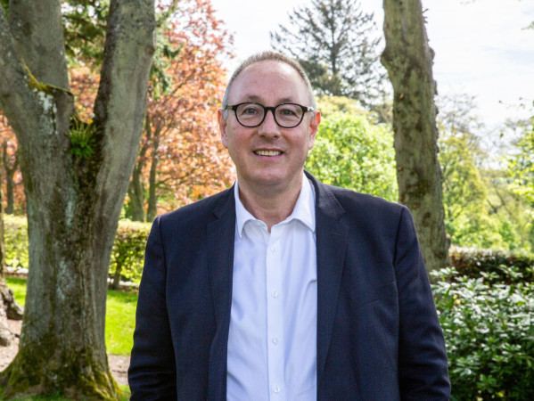Professor Paul de Leeuw Professor Paul de Leeuw